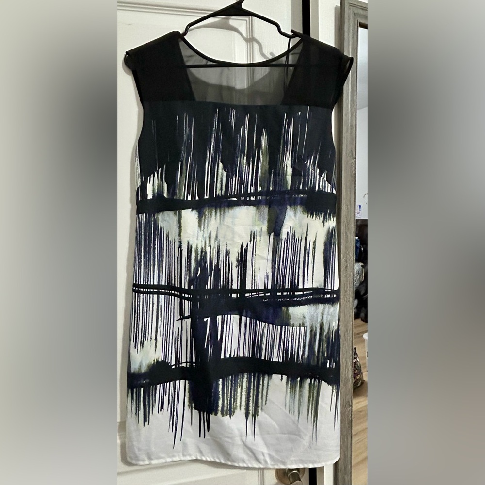 ⚪️Jessica Simpson “Rake Black Artsy White Artwork Sheer” Dress⚪️